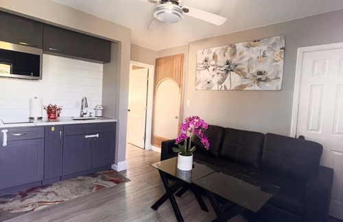 Hermosa Village Apartamento | 5 minutes from Disneyland
