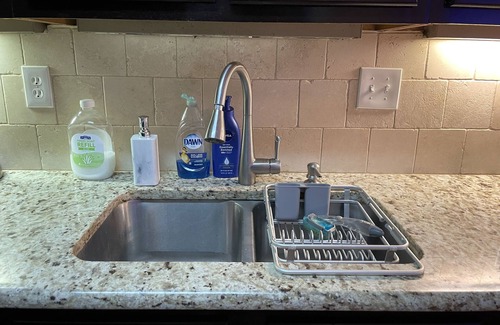 Old Enfield Condominio | 5 Minutes from Downtown, Lovely Condon
