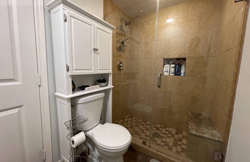 Old Enfield Condominio | 5 Minutes from Downtown, Lovely Condon