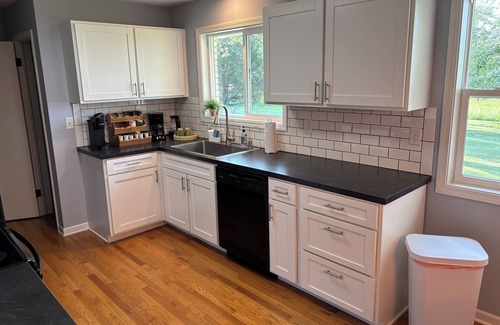 Bridgman Casa | 5 Minutes from Everything- beaches, craft breweries, vineyards, and orchards.