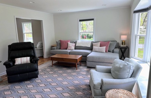 High Point Casa | 5 minutes from Furniture Market! 4 bed 2 1/2 bath house in a quiet neighborhood