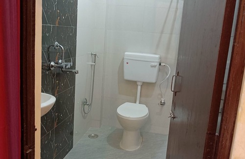 Varanasi Casa | 5 minutes from Ghats! Spacious Family-Sized rooms, centrally located in the city
