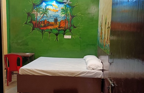 Varanasi Casa | 5 minutes from Ghats! Spacious Family-Sized rooms, centrally located in the city