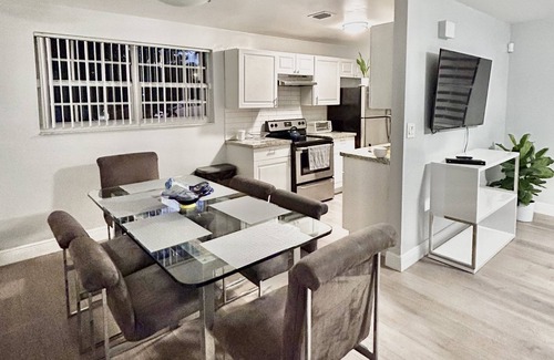 South Miami Casa | 5 Minutes from Univ Miami renovated home family friendly Free Parking