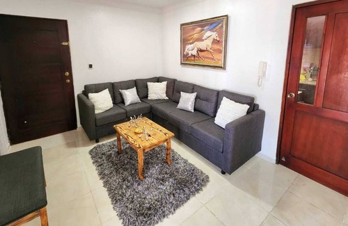 Residencial Alameda Oeste Apartamento | 5 minutes to the theme park! Family-sized condo with game room & deck