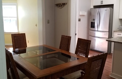 Charleston Cabaña | 5 minutes to downtown, short drive to beach