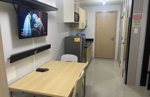 Bagong Pag-asa Casa | 5 minutes to SM North EDSA via exclusive bridgeway from the property