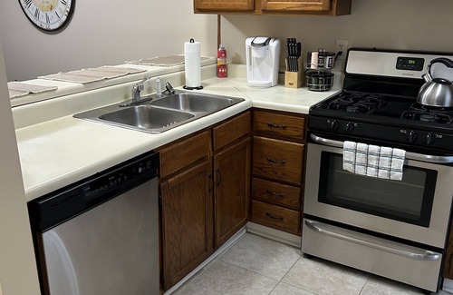Smyrna Casa | 5 Minutes to The Battery Atlanta. Fully furnished family-sized Townhome
