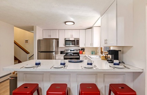 Old Orchard Beach Casa | 5 Minutes to OOB! Fire Pit & Deck, Dogs Welcome, Family Friendly, Sleeps 10