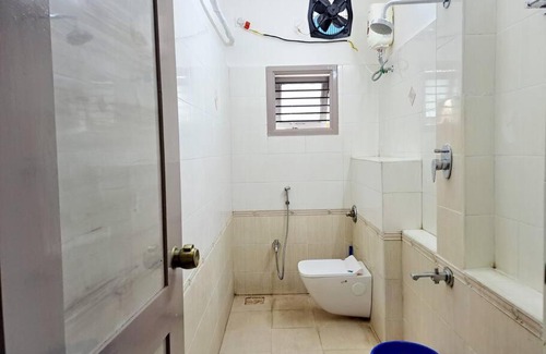 Chromepet Casa | 5 minutes walk to Rela 7 minutes drive to Airport AC Kitchen Bedroom3