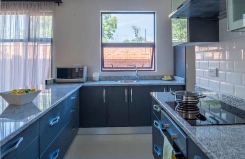 Harare Apartamento | 5 Modern 6 sleeper apartment Harare, 24h security