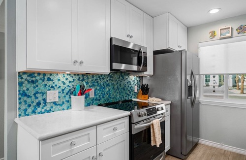 Key Allegro Condominio | 5 O'clock Somewhere | Pet Friendly, Boat Slip