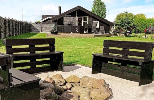 Hasmark Strand Casa | 5 person holiday home in Otterup