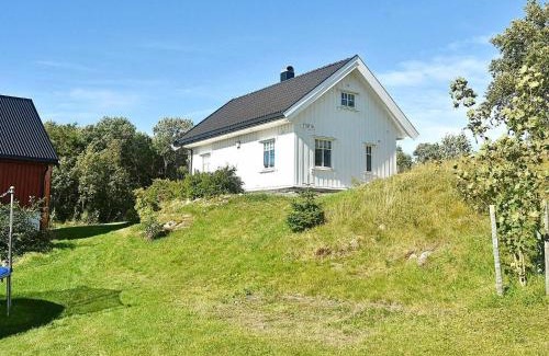 Oksvoll Casa | 5 person holiday home in Oksvoll