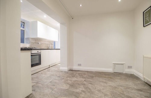 Cambridge Casa | 5 Spacious Bedroom Orchard Haven