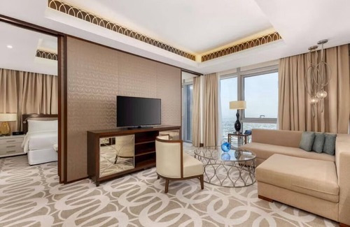 Sheikh Zayed Road Apartamento | 5-Star 1-Bedroom Suite in Dubai with Gorgeous View of Dubai Water Canal