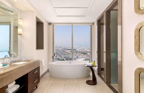 Sheikh Zayed Road Apartamento | 5-Star 1-Bedroom Suite in Dubai with Gorgeous View of Dubai Water Canal