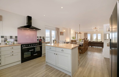 Lauder Casa | 5 Star Award Winning House - The Capercaillie - sleeps 10 with Hot Tub