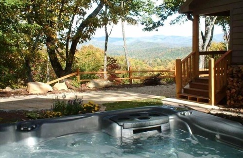Ellijay Cabina | 5 estrellas de belleza, elegancia acogedora, privacidad y un increíble pabellón de hidromasaje