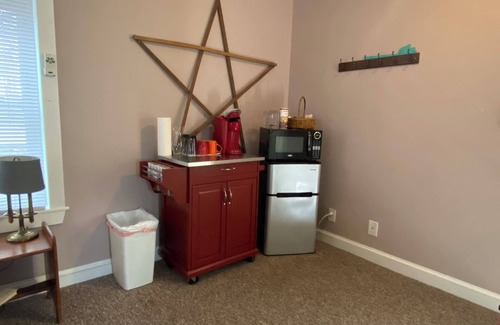 Belhaven Apartamento | 5-Star Comfort - Walk to Marina, Restaurants, Water Front Park, Boater Friendly!