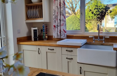 Brighstone Casa | 5 Star, Cosy, characterful thatch cottage in a designated area of natural beauty
