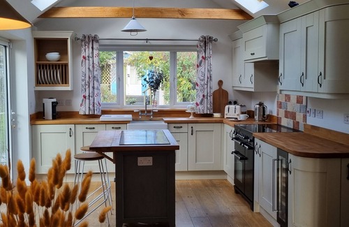 Brighstone Casa | 5 Star, Cosy, characterful thatch cottage in a designated area of natural beauty