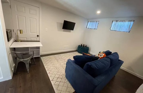 Castle Rock Casa | 5 Star Cozy, Clean and Bright Private Walkout