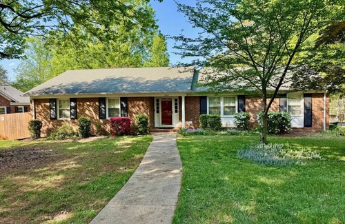 Green Valley Casa | 5 star family friendly retreat! Fenced backyard, pet friendly escape for guests.