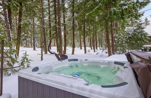 Ronald Casa | 5-star family home with game room, private hot tub, summer pool, near the lake!