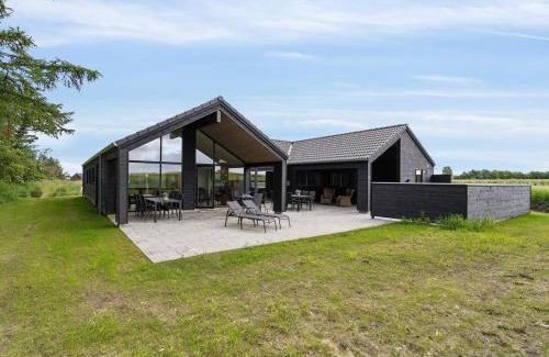 Sømarken Casa | 5 star holiday home in Aakirkeby