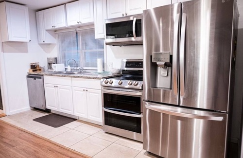 Olathe Casa | 5-Star Home in amazing location! 3Brm w/3Bth Gem.