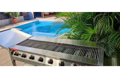 Santa Ana Casa | 5-star home near the airport