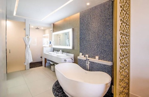 Zona Hotelera Hotel | 5 Star Luxe Beach Resort 2BR 3ba