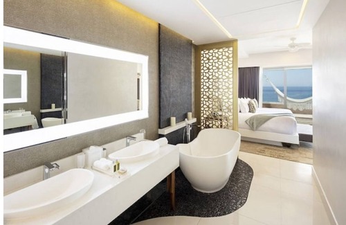 Zona Hotelera Hotel | 5 Star Luxe Beach Resort 2BR 3ba