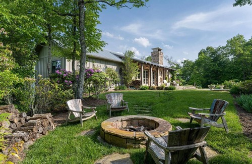 Bryson City Cabina | 5 Star Luxury, Lake Access, Spectacular Views!