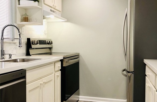 Pinehurst Condominio | 5 Star Pinehurst Lake Condo w Pool & Kayaks. Quiet