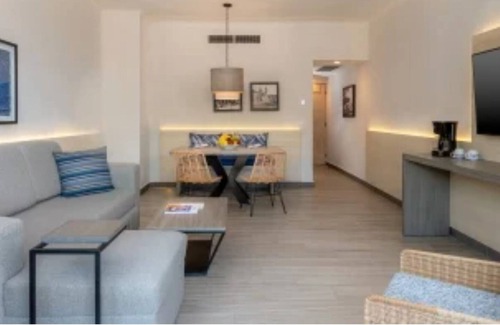 Zona Dorada Complejo | 5 Star Resorts in Mazatlan at Pueblo Bonito Golden Zone or Emerald Bay.