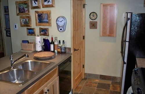 Crested Butte Condominio | ¡Reseñas de 5 estrellas! Exquisito paseo a las laderas de la montaña