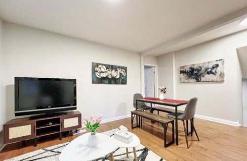 Richmond Hill Casa | 5 STAR ROOM AT BEST LOCATION IN RICHMOND HILL-Walking Plaza, Malls,Train