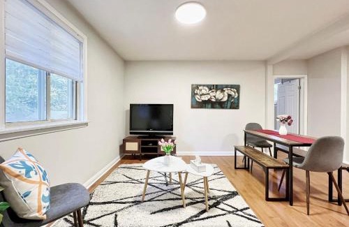 Richmond Hill Casa | 5 STAR ROOM AT BEST LOCATION IN RICHMOND HILL-Walking Plaza, Malls,Train