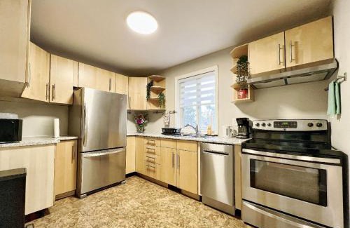 Richmond Hill Casa | 5 STAR ROOM AT BEST LOCATION IN RICHMOND HILL-Walking Plaza, Malls,Train