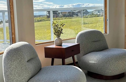 Oak Harbor Casa | Spectacular ocean view, sunsets, walk to beach, close to town