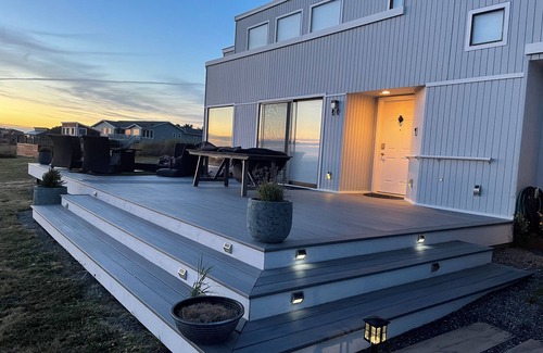 Oak Harbor Casa | Spectacular ocean view, sunsets, walk to beach, close to town