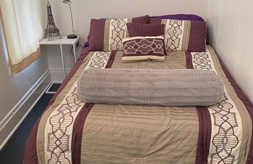 Ely Casa | *5 Star* Stunning! Clean 3 BEDROOM with SAUNA, WiFi, BWCA canoe provided