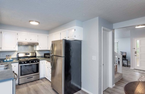 Fairmont Casa | Enitre Private 5-Star Luxury Townhouse! Pasos para el parque Hendricks y UO!
