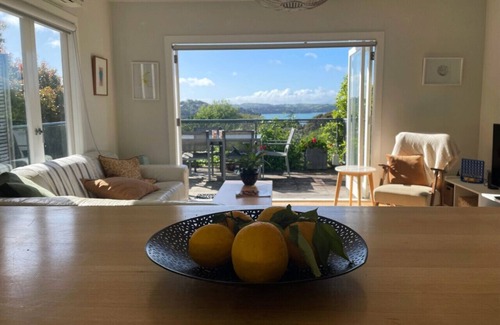 Oneroa Casa | 5 star views and location