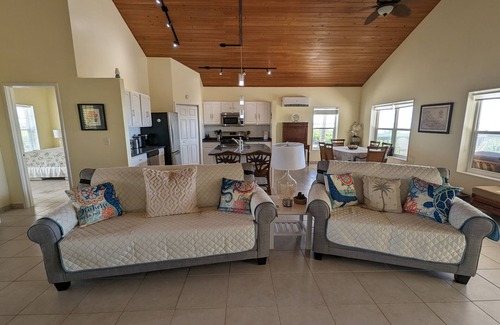 Cherokee Casa | 5 Star Waterfront Villa, Beach, Dock & Boat Rental