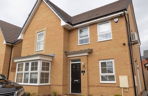 Milton Keynes Casa | 5 Swiftsure - Stunning 4 Bed Home, free parking