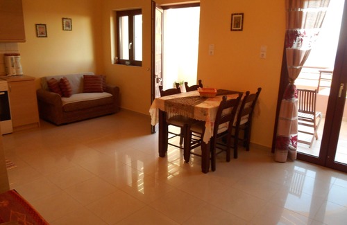 Frangokastellon Apartamento | 5' to the Libyan Sea, 5'' to the pool & gardens, and 0'' to the panorama view!