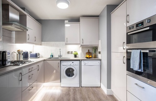 Queens Quarter Apartamento | 5* Ultra Luxury, Great Views, Underground Parking